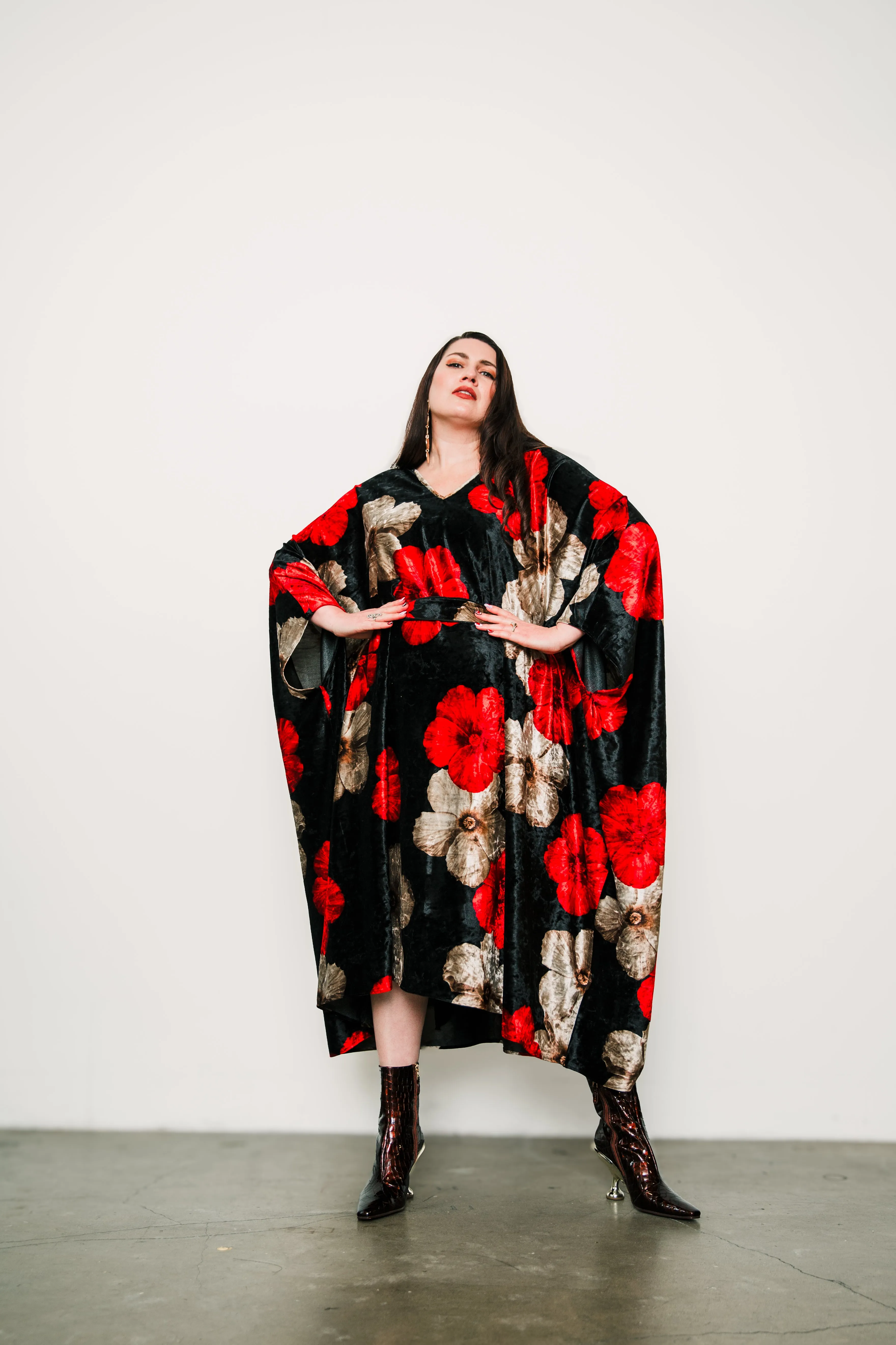 Kaftan in "Red   Creamy Flower Velvet" (Midi)